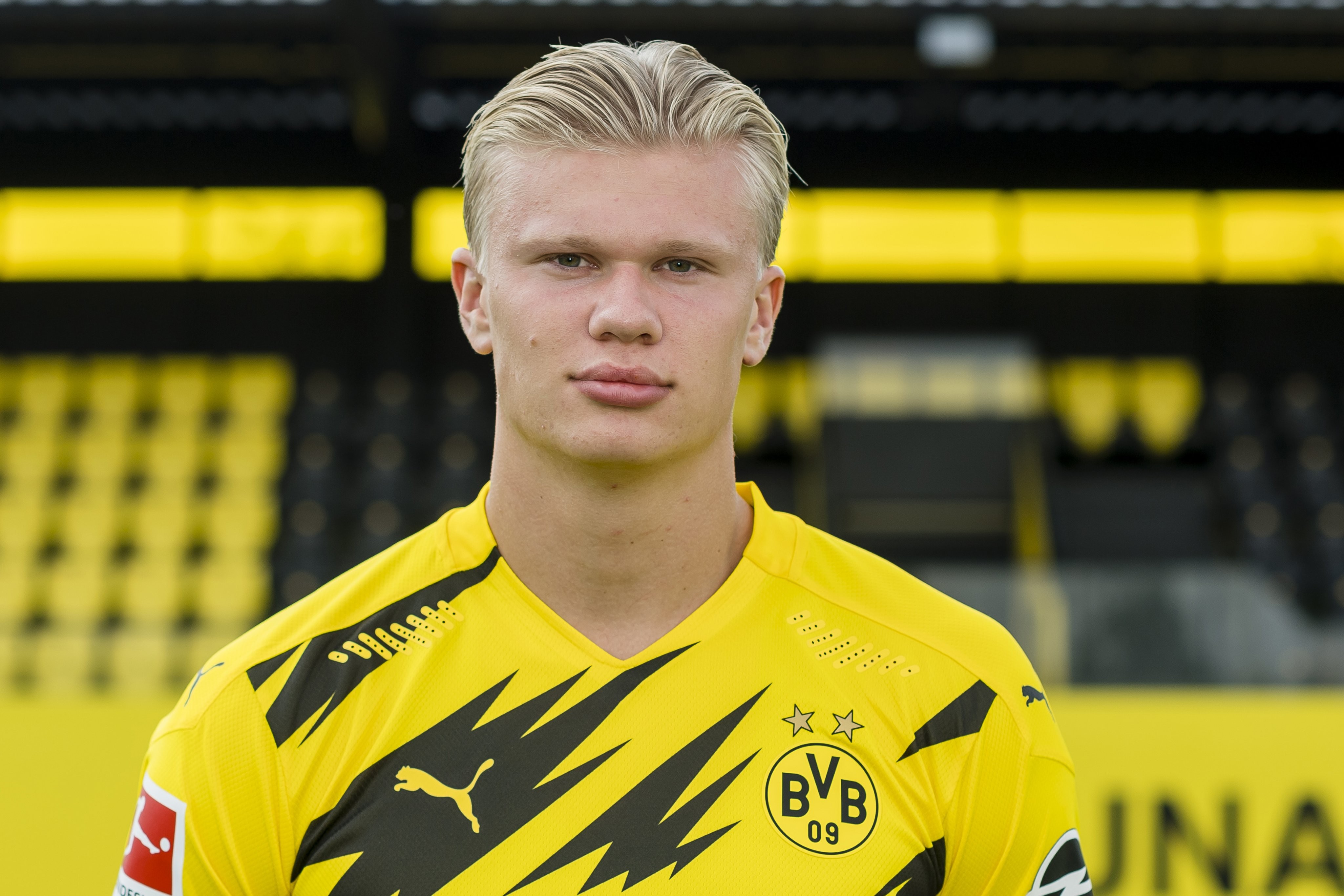 TA评选明年世界杯百大球星：梅西仅第八！C罗高居第25！（TA公布下届世界杯百大球员榜：梅西第8，C罗第25）