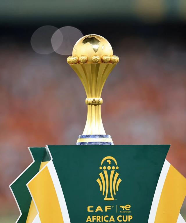 曼联旧将梅开二度：欧冠导演逆袭好戏，20场造17球太犀利（前曼联球员双响：欧冠上演逆袭好戏，20战制造17球火力爆表）