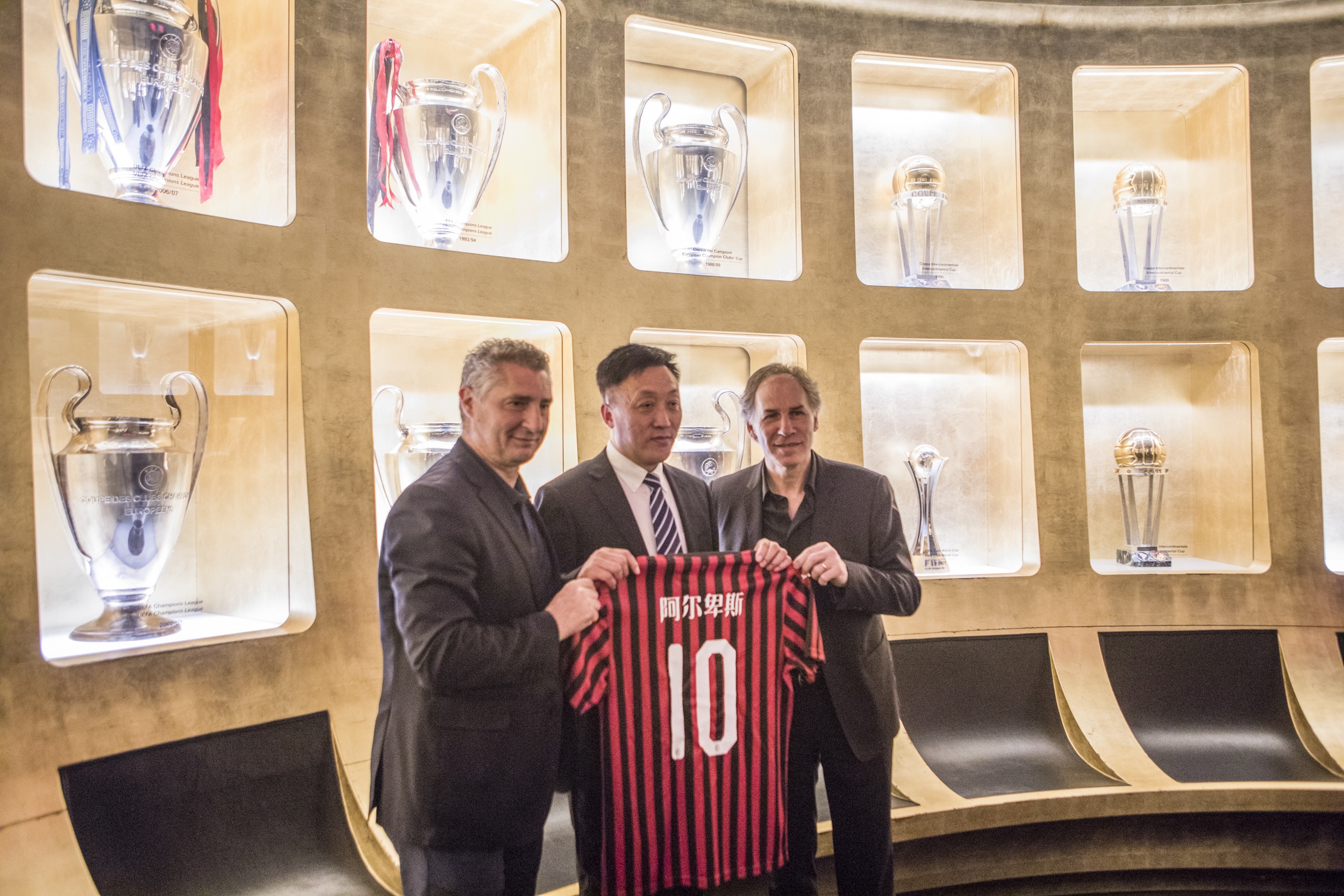 掘金核心连续两场三双（掘金领袖两战连拿三双）