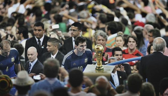 恰20：尼科-帕斯？他进步了很多很有前途，但我不关注对手（恰20谈尼科-帕斯：进步显著前景可期，我只专注本队）