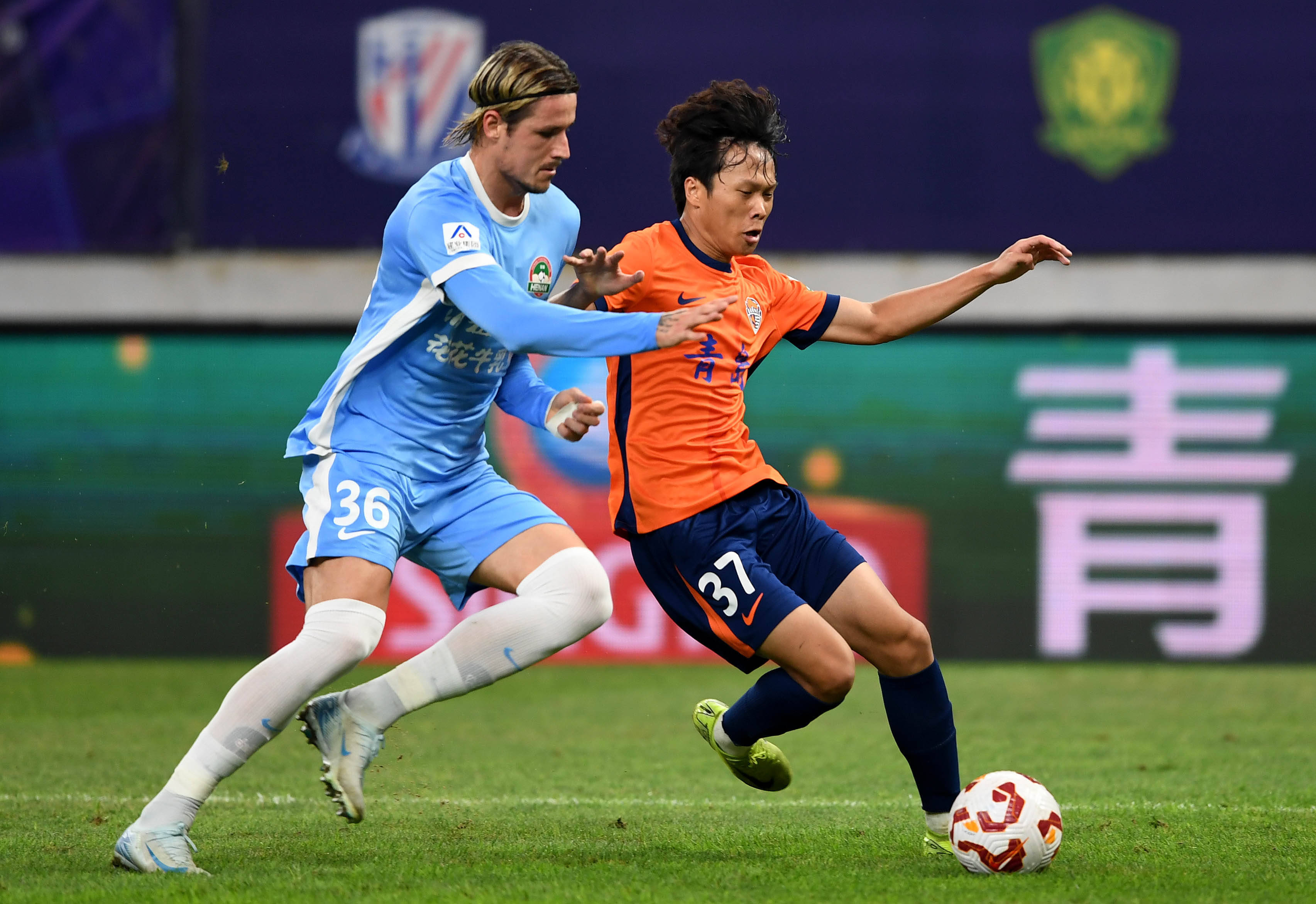 奇兵！泰森15中11轰24分，第三节独砍16分（爆发！泰森15投11中砍下24分，第三节独得16分）