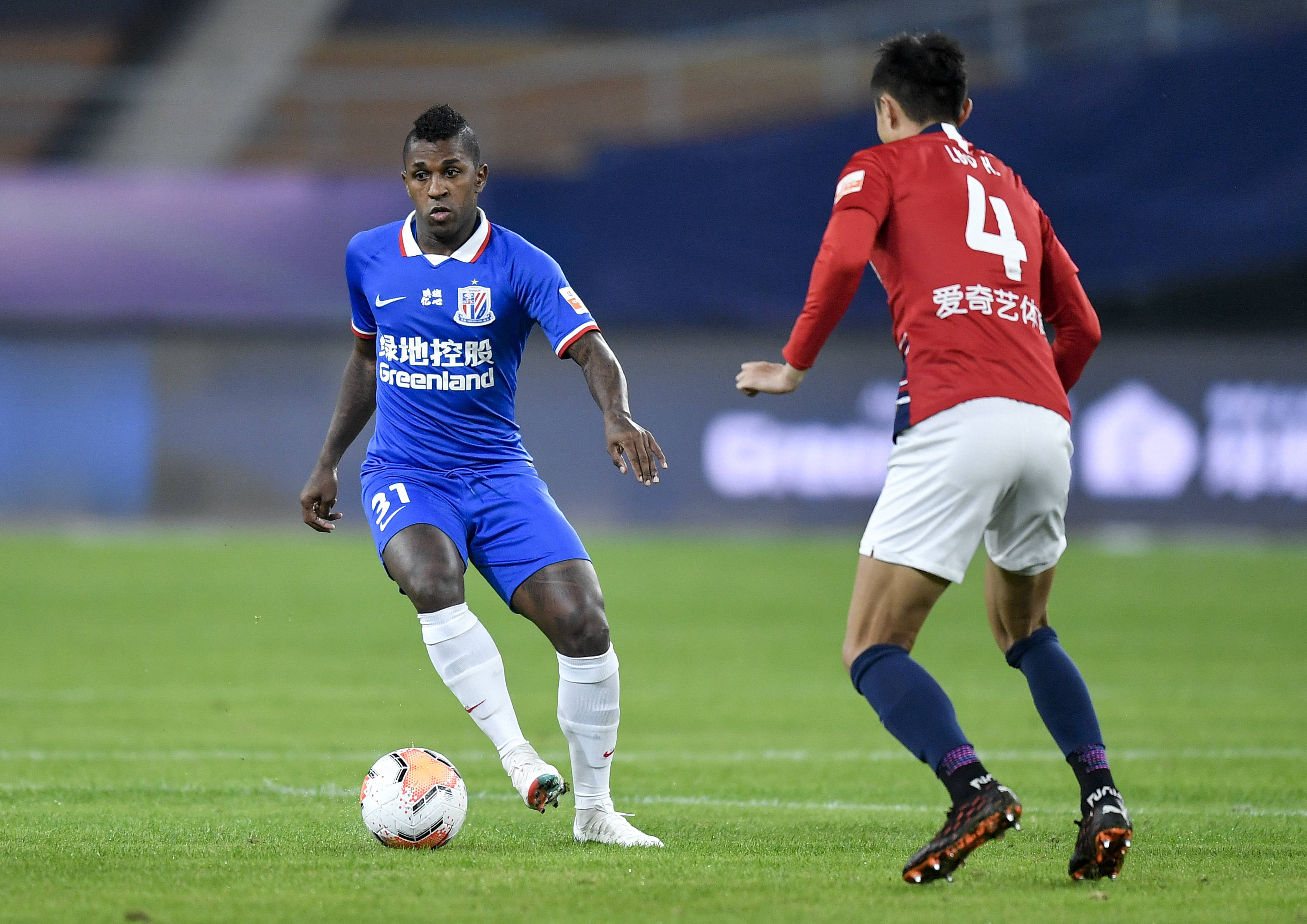 罗马诺：莱万从未考虑在1月离开巴萨，赛季结束后可能会离队（罗马诺：莱万无意一月离开巴萨，赛季末不排除离队）