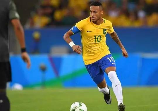 76场比赛10个帽子戏法，凯恩帽子戏法数来到德甲历史第五（凯恩76战收获10次帽子戏法，升至德甲历史帽子戏法榜第5）