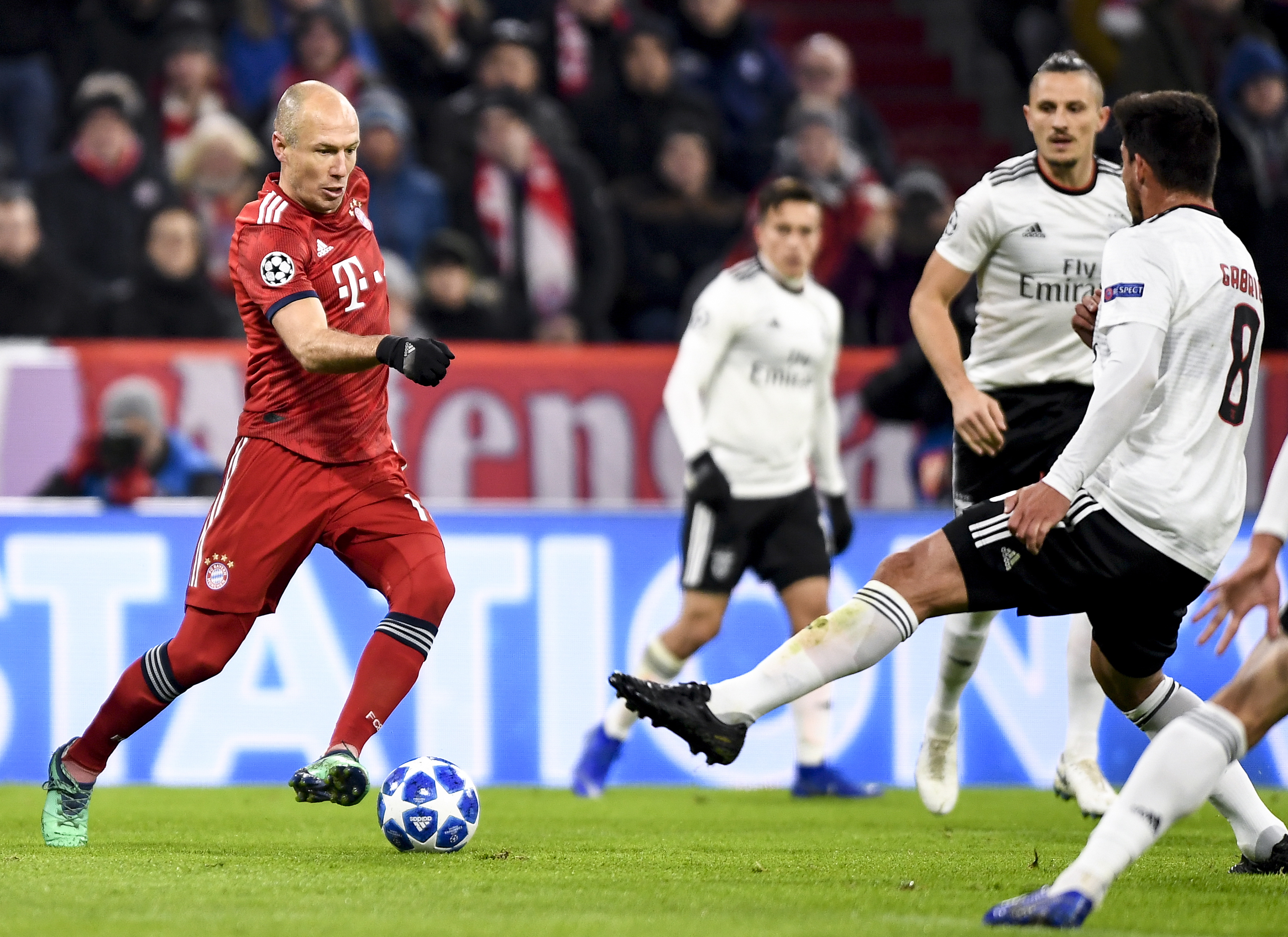 瓦伦前锋贝尔特兰：外界说我们希望教练下课，这简直荒谬至极（瓦伦前锋贝尔特兰驳斥传闻：我们想让主帅下课？纯属荒唐）