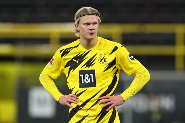 关系不错，阿诺德重返安菲尔德，和索博肩并肩走入球员通道（阿诺德重回安菲尔德，与索博并肩走进球员通道，关系融洽）