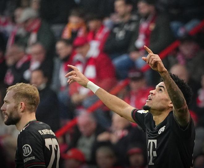 德甲官博祝贺邵佳一：期待邵佳一带领中国国家队走向更高舞台（德甲官微致贺邵佳一：期待其率国足迈向更高舞台）