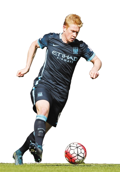 球星赛后把奖杯给队友，太暖心（球星赛后将奖杯赠予队友，暖心一幕）