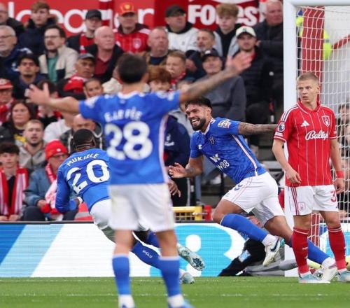 此前对阵拜仁时扭伤左膝，努诺-门德斯本周四恢复了训练（此前战拜仁左膝扭伤，努诺-门德斯已于周四复训）