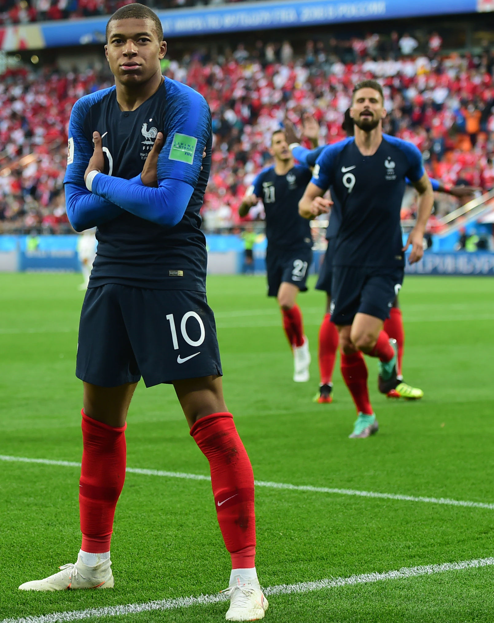 持续压制，欧冠开赛至今英超队对西甲队6胜1负占据优势（英超压过西甲：欧冠开赛以来交锋6胜1负）