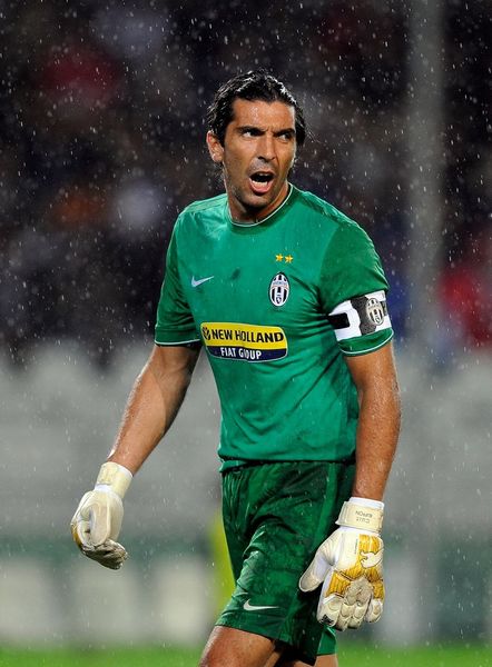 5个月2次重伤：阿诺德的皇马156分钟噩梦，数据揭示3大伤病因