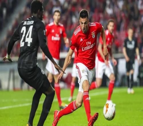 康宁汉姆29+10+8率队大胜，个人高效砍下准三双（康宁汉姆29分10板8助高效发威，领衔大胜收获准三双）