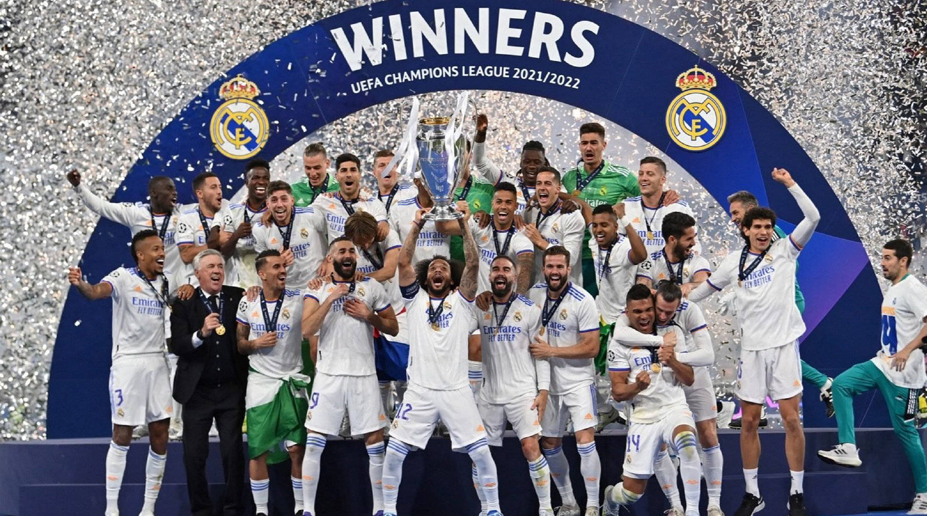 齐达内与蒯纪闻共同现身上海交大出席活动，现场教学马赛回旋（齐达内携手蒯纪闻亮相上海交大，现场示范马赛回旋）