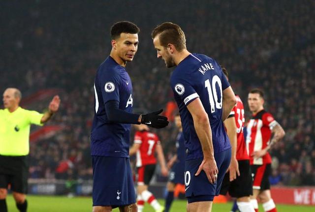 都体：阿切尔比、德弗赖和达米安将在赛季末合同到期后离队（都体：阿切尔比、德弗赖、达米安合同季末到期，届时将离队）