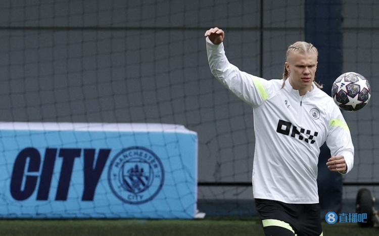 海纳：有一两家英超球队曾对孔帕尼有意，但我们是拜仁慕尼黑（海纳：英超球队也想要孔帕尼，但我们是拜仁慕尼黑）