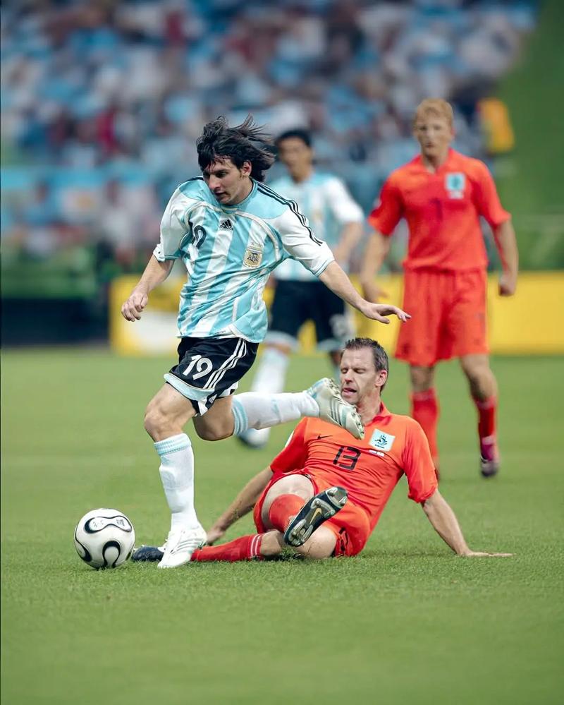 里程碑，费兰-托雷斯俱乐部+国家队生涯已打入100球（费兰-托雷斯达成生涯百球里程碑：俱乐部与国家队合计100球）