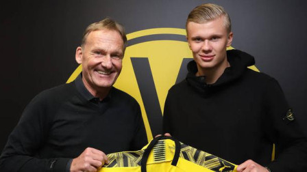 曼联重返英超前六（曼联跻身英超前六）