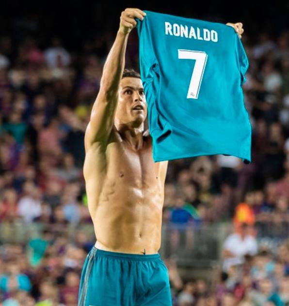 皇家马德里在圣马梅斯的闪耀之夜：逐一点评球员表现（圣马梅斯见证皇马高光时刻：逐个盘点球员发挥）