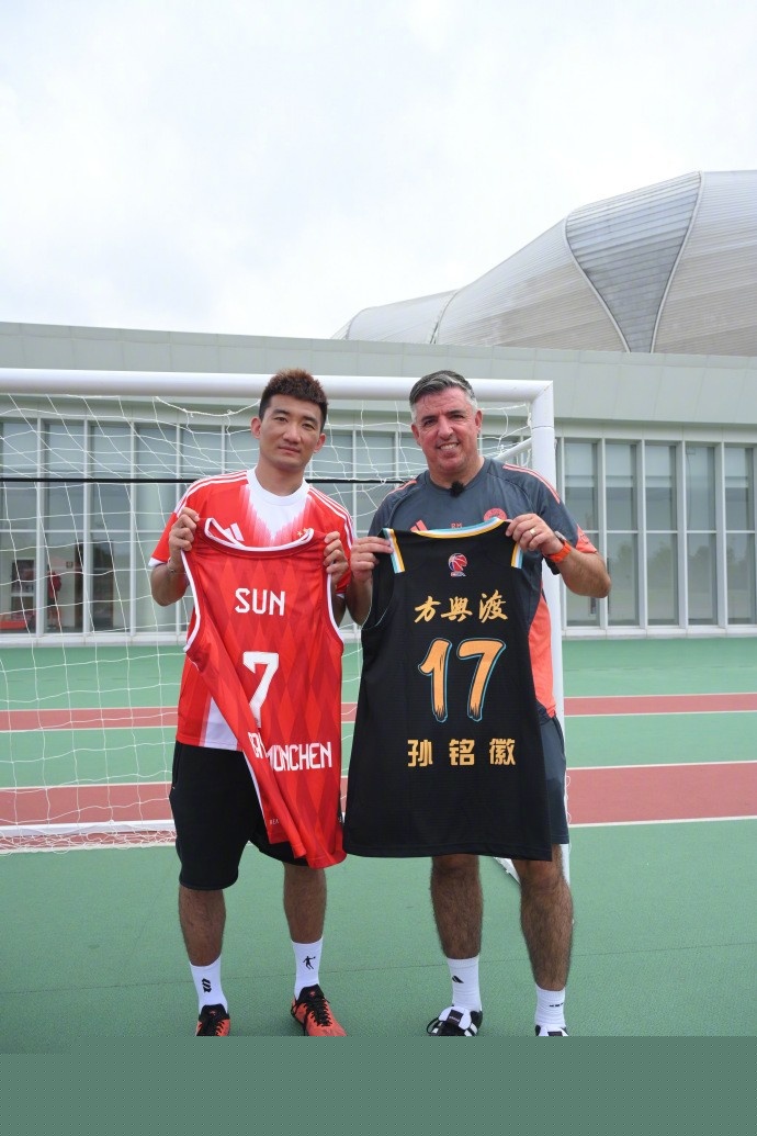 斯基拉：尤文将给伊尔迪兹500-550万年薪，加与欧冠挂钩奖金（斯基拉：尤文拟向伊尔迪兹提供500-550万年薪，附欧冠表现奖金）