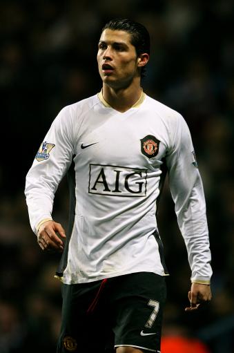 今夜能否晋级？拜仁过去21场德国杯客场对德甲球队仅一次失利（晋级在望？拜仁近21场德国杯客战德甲仅1败）