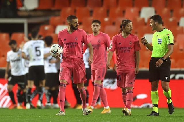 武汉女足2-0东孟加拉女足提前出线，王霜双响，奥乌苏屡失良机（武汉女足2-0东孟加拉提前出线 王霜梅开二度 奥乌苏多次错失良机）